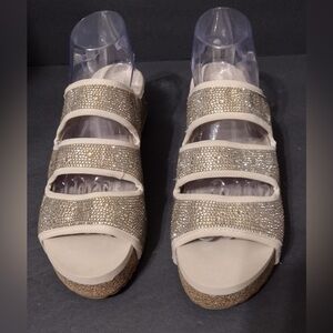 CHELSEA & VIOLET Elegant Beige Strappy size 8 pre  owned Exellent condition